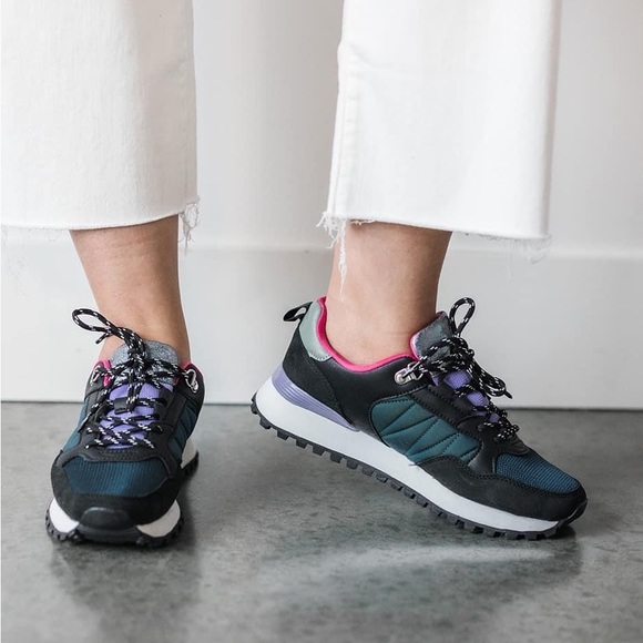 Ladies Quick Move Sneakers - Picture 2 of 2